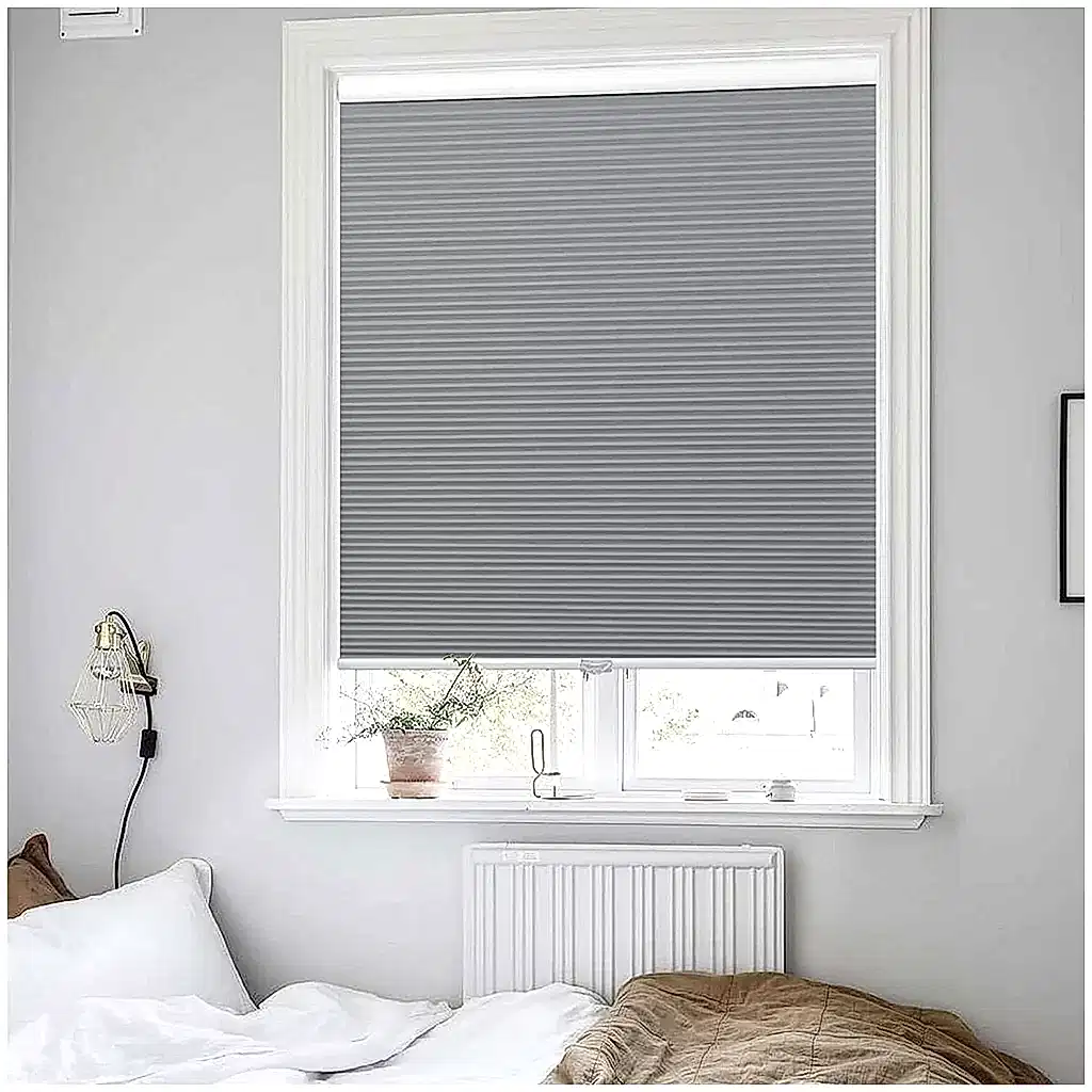 Salon İçin Modern Plise Perde – Şık ve Işığı Ayarlayan Tasarım